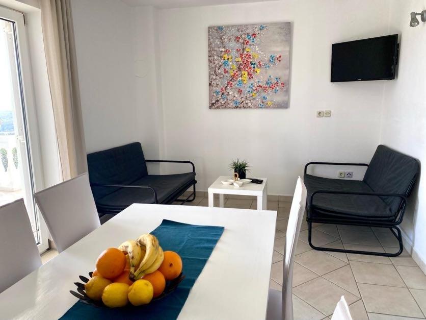 Villa Mihaela - Apartment Ika Cesarica Buitenkant foto